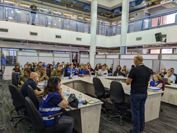 צוותים בפעולה במהלך תרגיל נרחב שדימה נפילות טילים באזור עמק חפר
