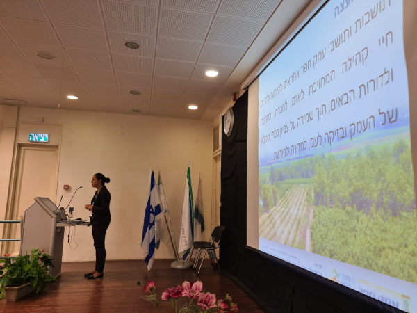 ראשת המועצה ד"ר גלית שאול בכנס שיתוף ציבור לתוכנית המתאר הכוללנית של המועצה 
