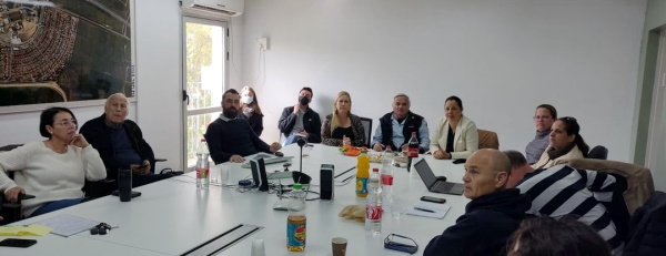 משתתפי צוות המאבק להקמת תחנת הרכבת באחיטוב