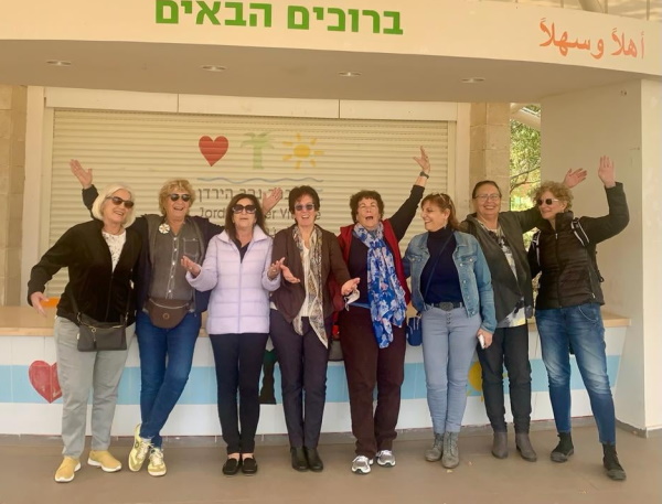 משתתפות מפגש התנעה להקמת קהילת "ותיקים צעירים" בעמק חפר נערך במועדון בכפר חיים ביוזמת נח"ת 