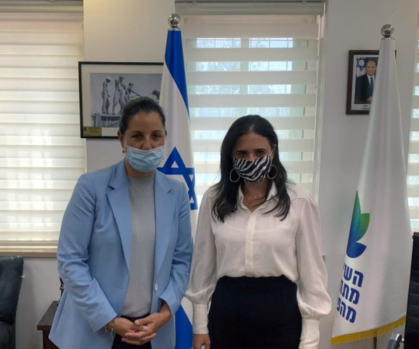 שרת הפנים איילת שקד עם ראשת המועצה ד"ר גלית שאול