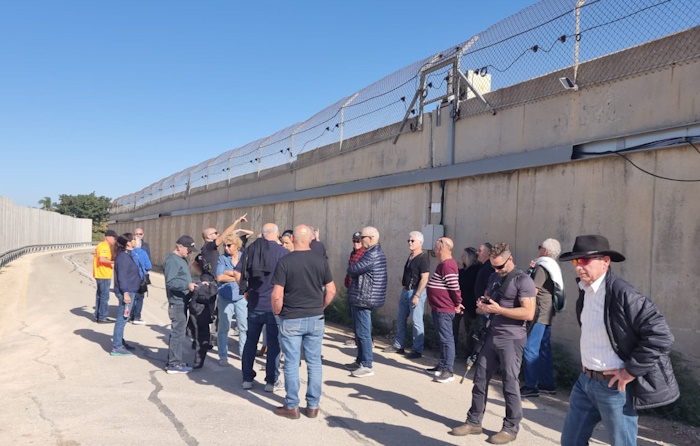 סיור הנהגת המועצה עם חברות וחברי מליאת המועצה בקו התפר