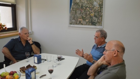 משמאל לימין: בעז איתן, ראש המועצה רני אידן וסגן ראש המועצה אלדד שלם