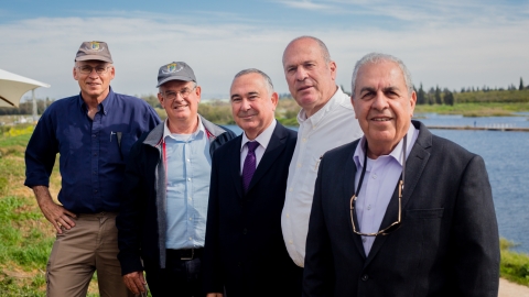 חונכים את האגמון