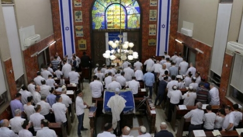 תפילה חגיגית בכפר הראה