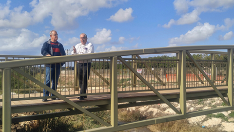	ראש המועצה ומנכל רשות ניקוז ונחלים על הגשר באגמון חפר