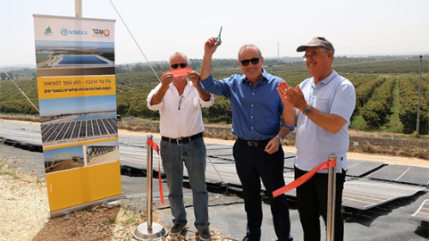 מימין:  ראש המועצה האזורית עמק חפר, רני אידן,  שר האנרגיה ד"ר יובל שטייניץ,  מנכ"ל אפיקי עמק חפר צביקה גרבר צילום: ויויאן גרבר