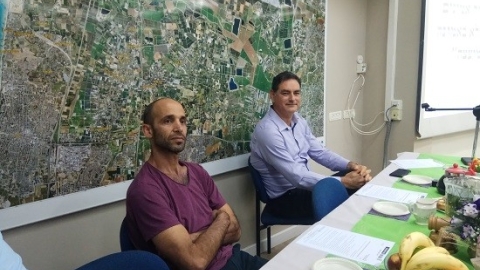 מימין- חיזקי סיבק ויריב יערי, סגני ראשת המועצה הנכנסים.jpg