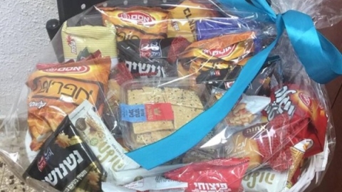 משלוח לצוותי החינוך מהמועצה.jpg