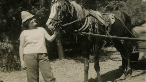 	בת חן, 1953. מיקי לויוף בעבודת שטח
