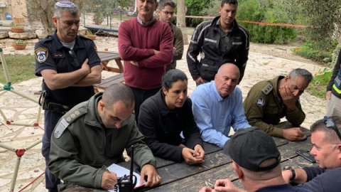 	בכירי המועצה ביקרו במקום נפילת הרקטה במשמרת
