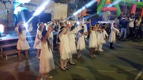 מופיעות באלישיב.jpg