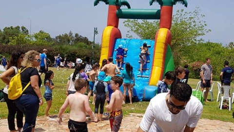 משחקים במים.jpg