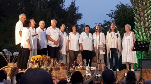 שרים שבועות במשמר השרון.jpg